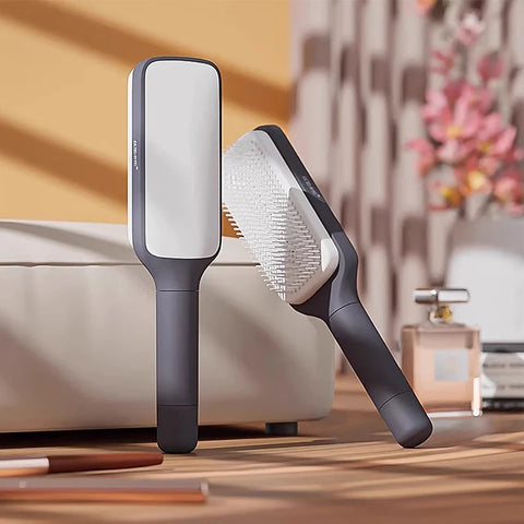 ILLMINIQUE ™ Self Cleaning Hairbrush